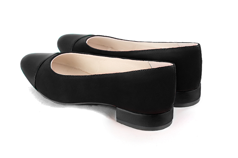 Satin black women's ballet pumps, with low heels. Round toe. Flat block heels. Rear view - Florence KOOIJMAN